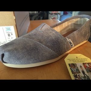 NWT Tom’s Women’s size 8.5